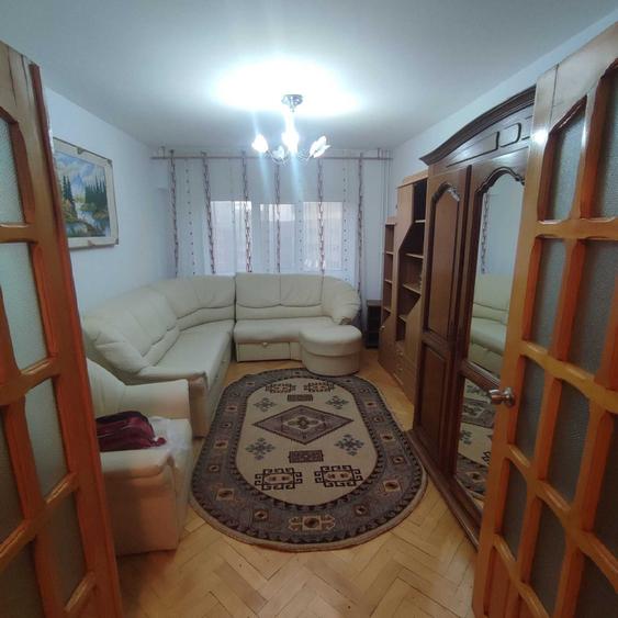 Apartament cu 3 camere decomandat în Cug