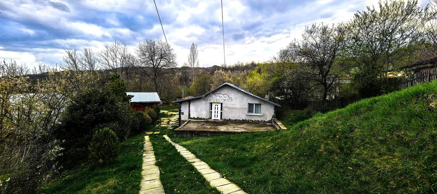 Casă individuală cu 4 camere cu Teren 2500 Mp în Podul Vadului