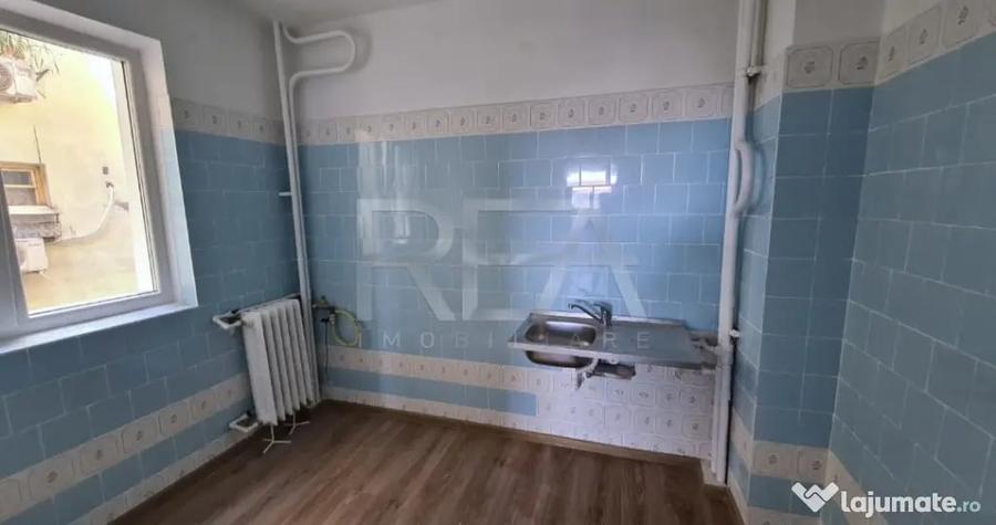 Apartament cu 3 camere decomandat în Drumul Taberei