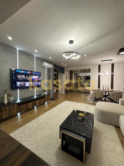 Apartament cu 2 camere semidecomandat, mobilat în Nord
