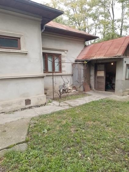 Casă cu 3 camere cu Teren 2500 Mp în Central