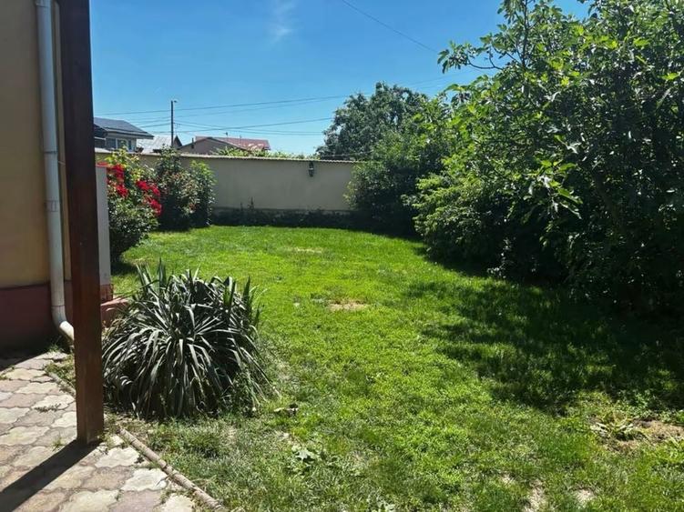 Casă cu 4 camere cu Teren 400 Mp în Giulești