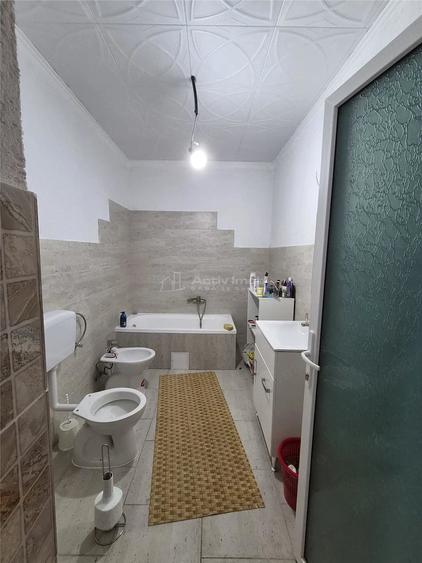 Casă cu 5 camere cu Teren 350 Mp în Variaș