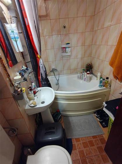 Garsonieră decomandată, mobilată în Nicolina