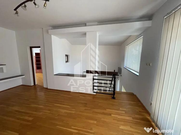 Casă cu 5 camere cu Teren 400 Mp în Lipovei