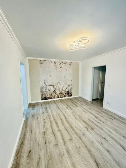 Apartament cu 3 camere semidecomandat în Podu Roș