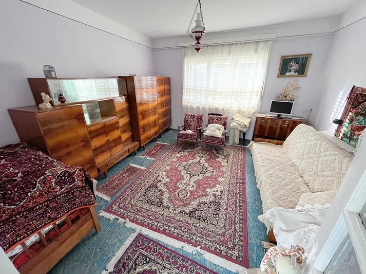Casă cu Teren 1379 Mp în Central