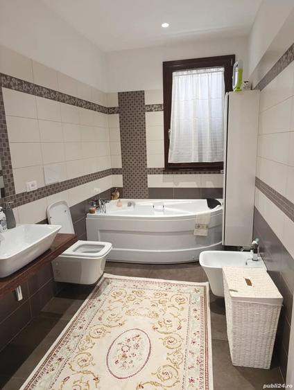 Casă cu 4 camere în Târgu Neamț