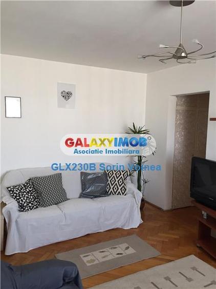 Apartament cu 3 camere semidecomandat, mobilat în Dristor