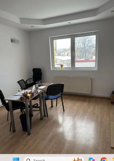 Casă individuală cu 7 camere cu Teren 365 Mp în Tineretului