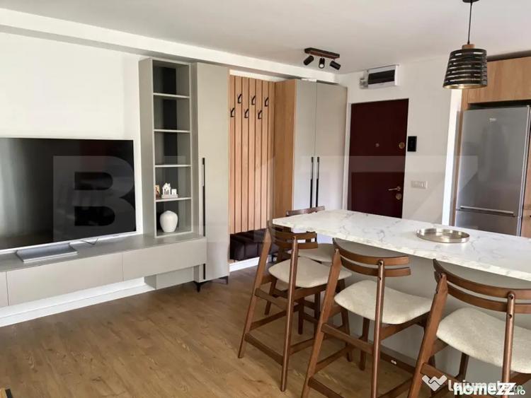 Apartament cu 4 camere semidecomandat în Universității