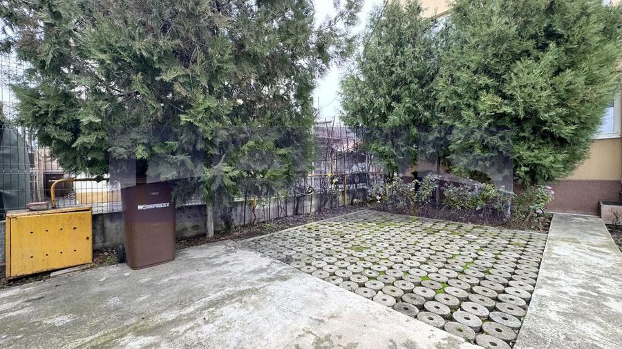 Casă individuală cu 5 camere cu Canalizare în Crângași