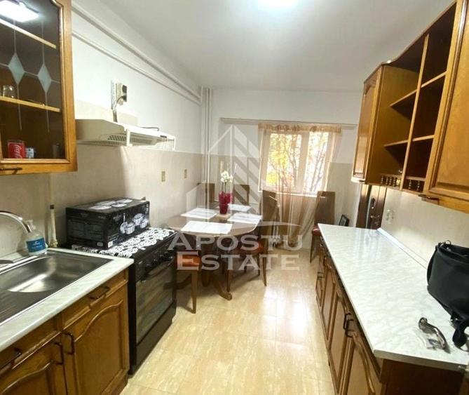 Apartament cu 2 camere decomandat, mobilat în Intim