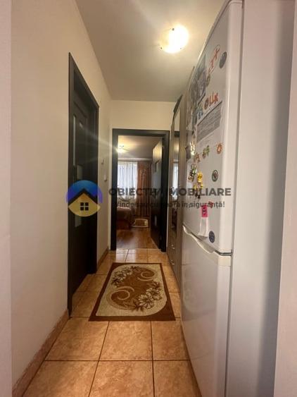 Apartament cu 3 camere semidecomandat în Mărăței