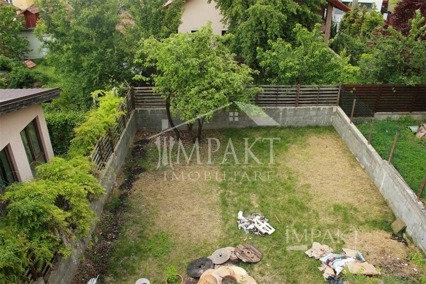 Casă individuală cu 7 camere decomandat cu Canalizare în Andrei Mureșanu