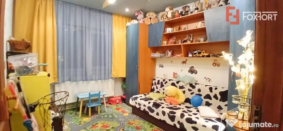 Apartament cu 3 camere decomandat în Aradului