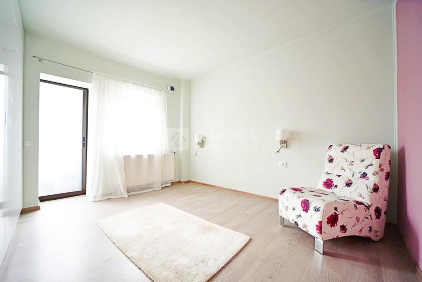 Apartament cu 3 camere semidecomandat, mobilat în Păcurari