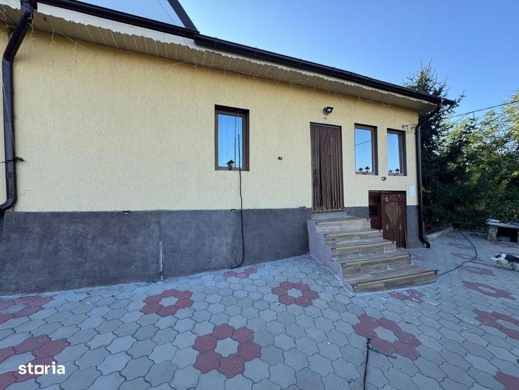 Casă cu 4 camere în Podari