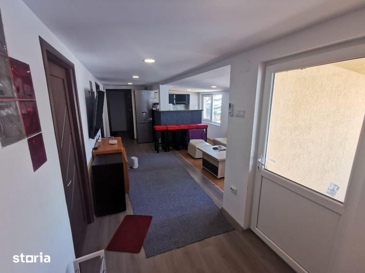 Casă cu 8 camere decomandat cu Teren 257 Mp în Central