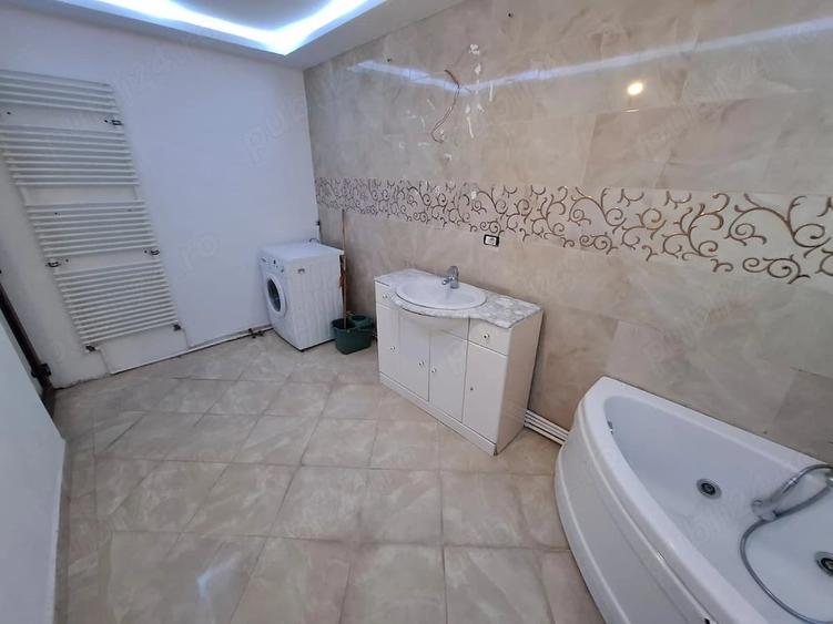 Apartament cu 4 camere semidecomandat în Pârneava