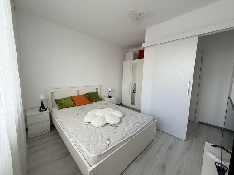 Apartament cu 2 camere semidecomandat, mobilat în Grivița