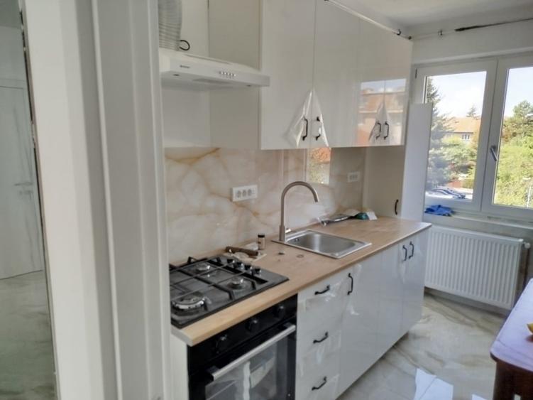 Apartament cu 3 camere decomandat, mobilat în Tractorul