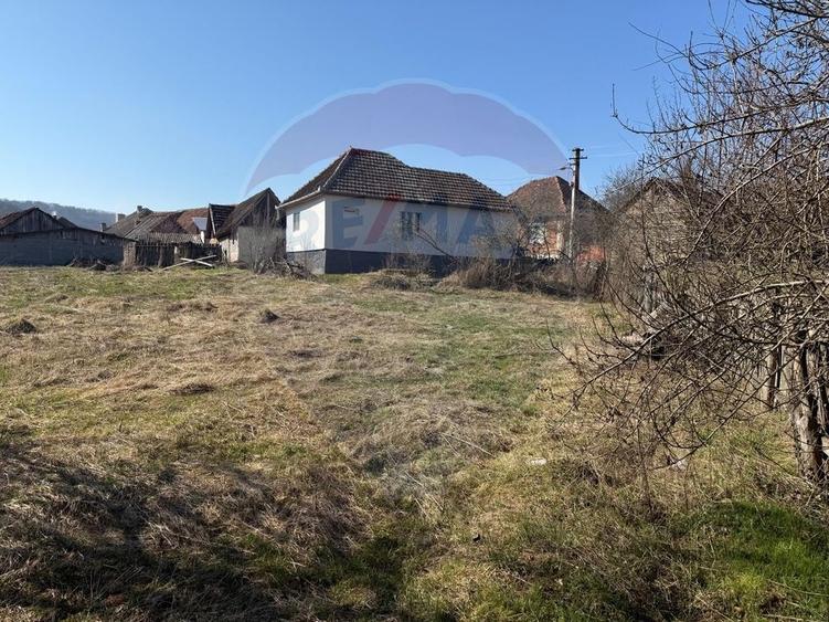 Casă individuală cu 2 camere cu Teren 2002 Mp în Dumbrăvița