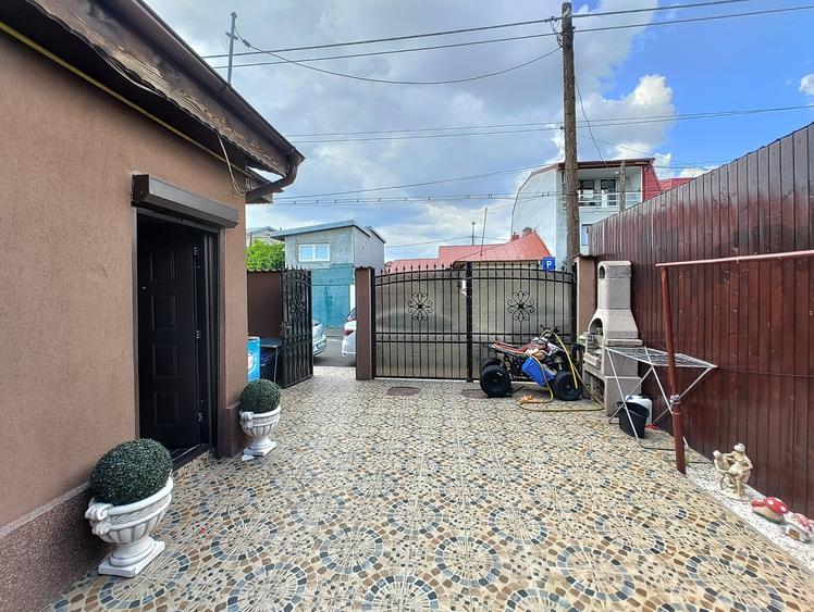 Casă individuală cu 3 camere cu Canalizare în Rahova