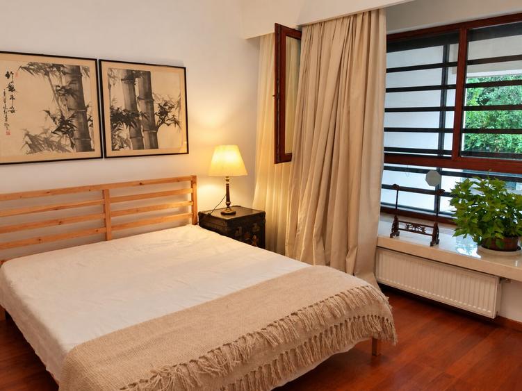 Apartament cu 3 camere decomandat, mobilat în Calea Victoriei