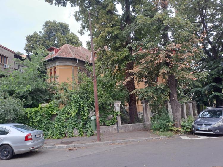 Apartament cu 9 camere circular în Cotroceni