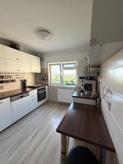 Apartament cu 3 camere decomandat în P-ța Muncii