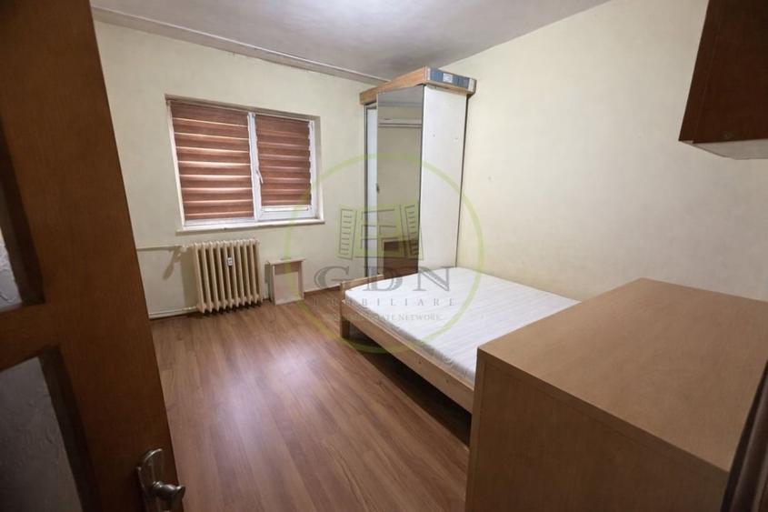 Apartament cu 4 camere decomandat, mobilat în Rovine