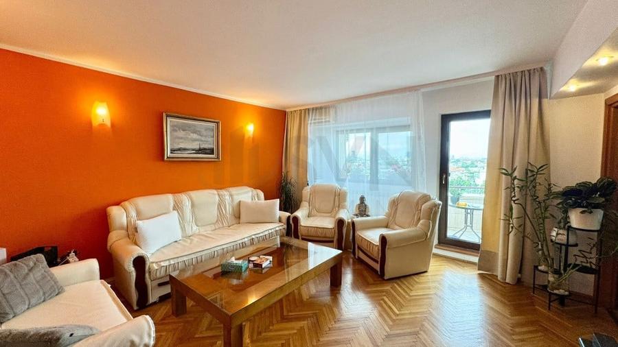 Apartament cu 3 camere decomandat în Victoriei