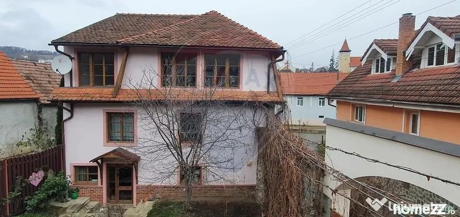 Casă cu 3 camere cu Teren 360 Mp în Cisnădioara
