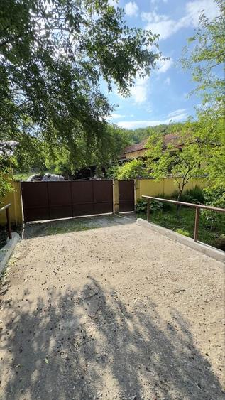 Casă cu 4 camere în Câmpuri-Surduc
