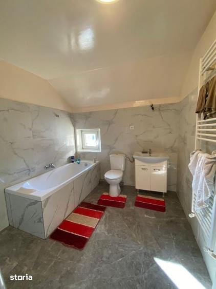 Casă cu 5 camere cu Teren 6880 Mp în Fărcașa