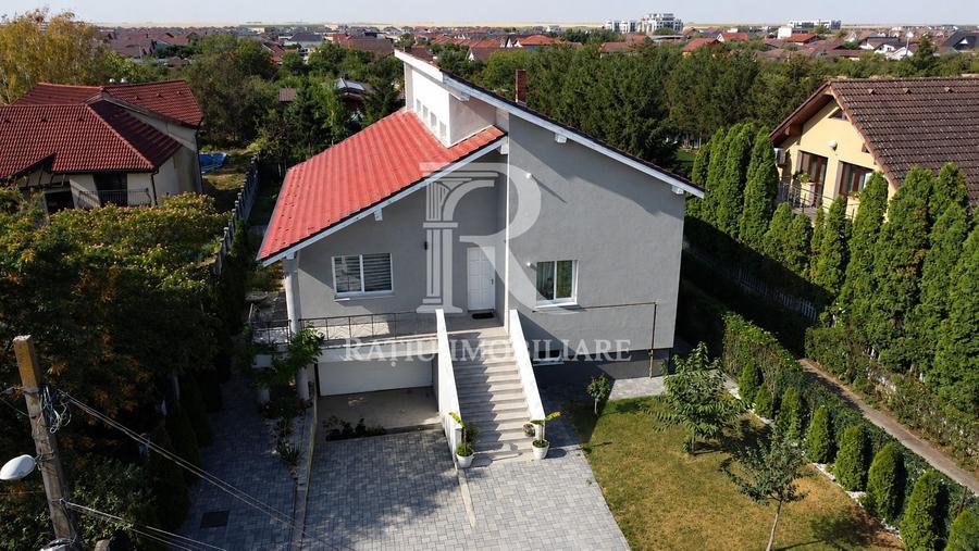 Casă individuală cu 7 camere cu Canalizare în Sântandrei