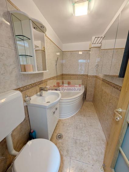 Apartament cu 2 camere decomandat în Victoriei