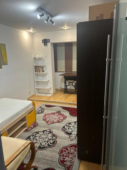 Apartament cu 3 camere decomandat în Exterior Vest