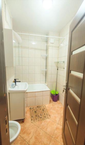 Inchiriez apartament 2 camere, 58 mp decomandat, zona Garii, langa scoala si gradinita ideal pentru familie - 1