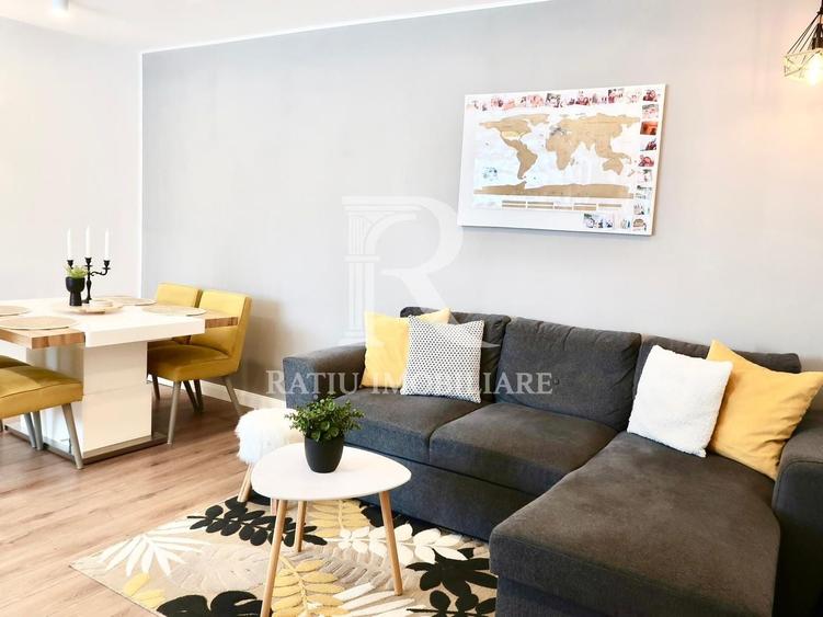 Apartament cu 3 camere semidecomandat, mobilat în Sud