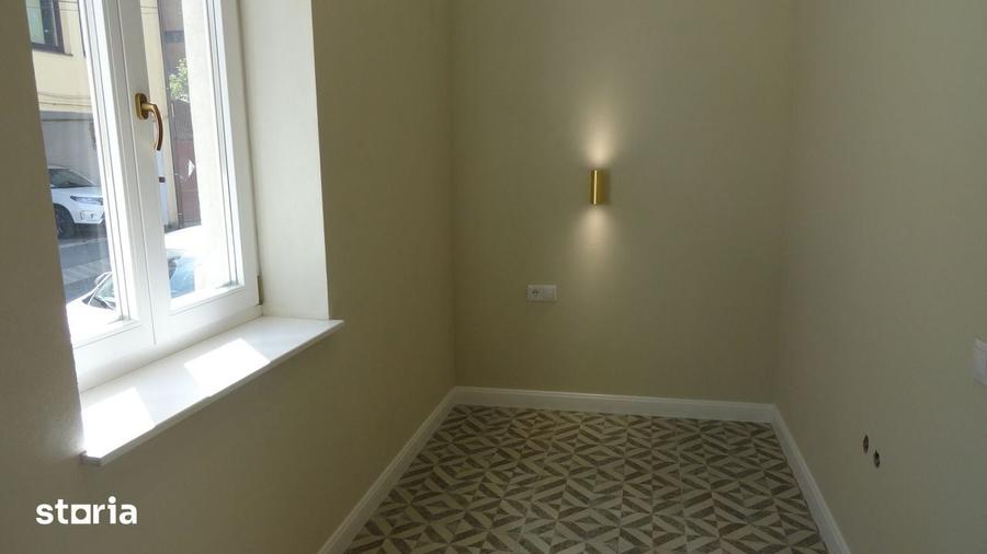 Casă cu 3 camere cu Teren 300 Mp în Central