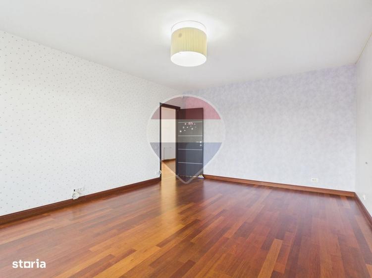 Apartament cu 4 camere în Sisești