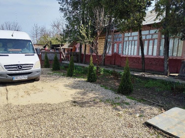 Casă cu 3 camere cu Teren 1400 Mp în Movila Miresii