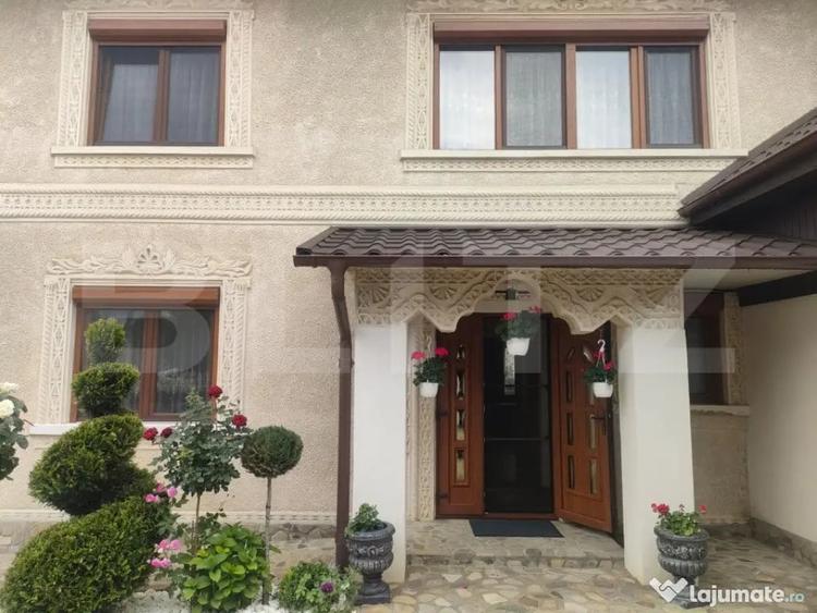 Casă cu 8 camere cu Teren 488 Mp în Marginea