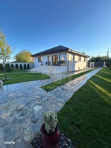Casă cu 4 camere decomandat în Hărman
