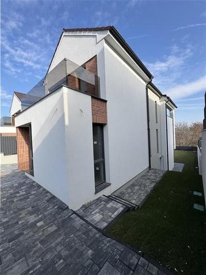 Duplex cu 5 camere cu Teren 612 Mp în Borhanci