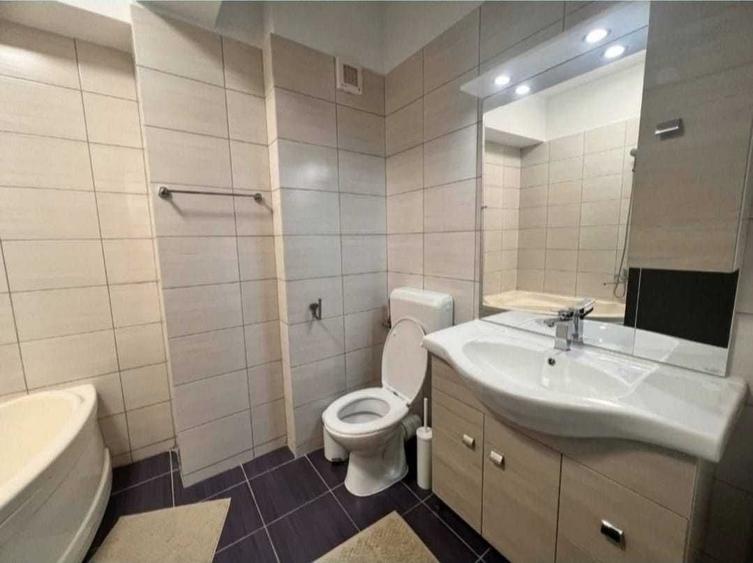 Garsonieră decomandată în Roșu
