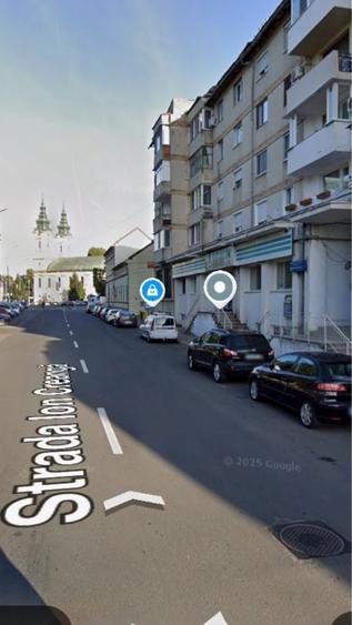 Apartament cu 4 camere decomandat în Central