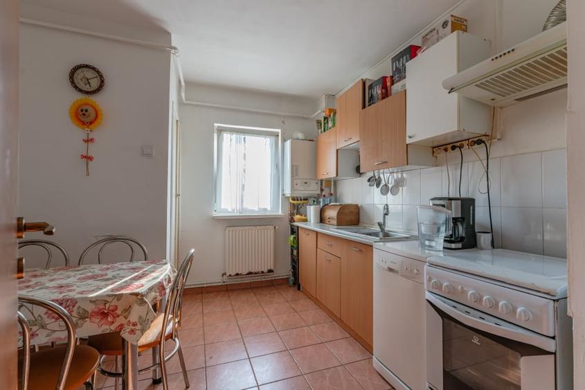 Apartament cu 4 camere decomandat, mobilat în Răcădău